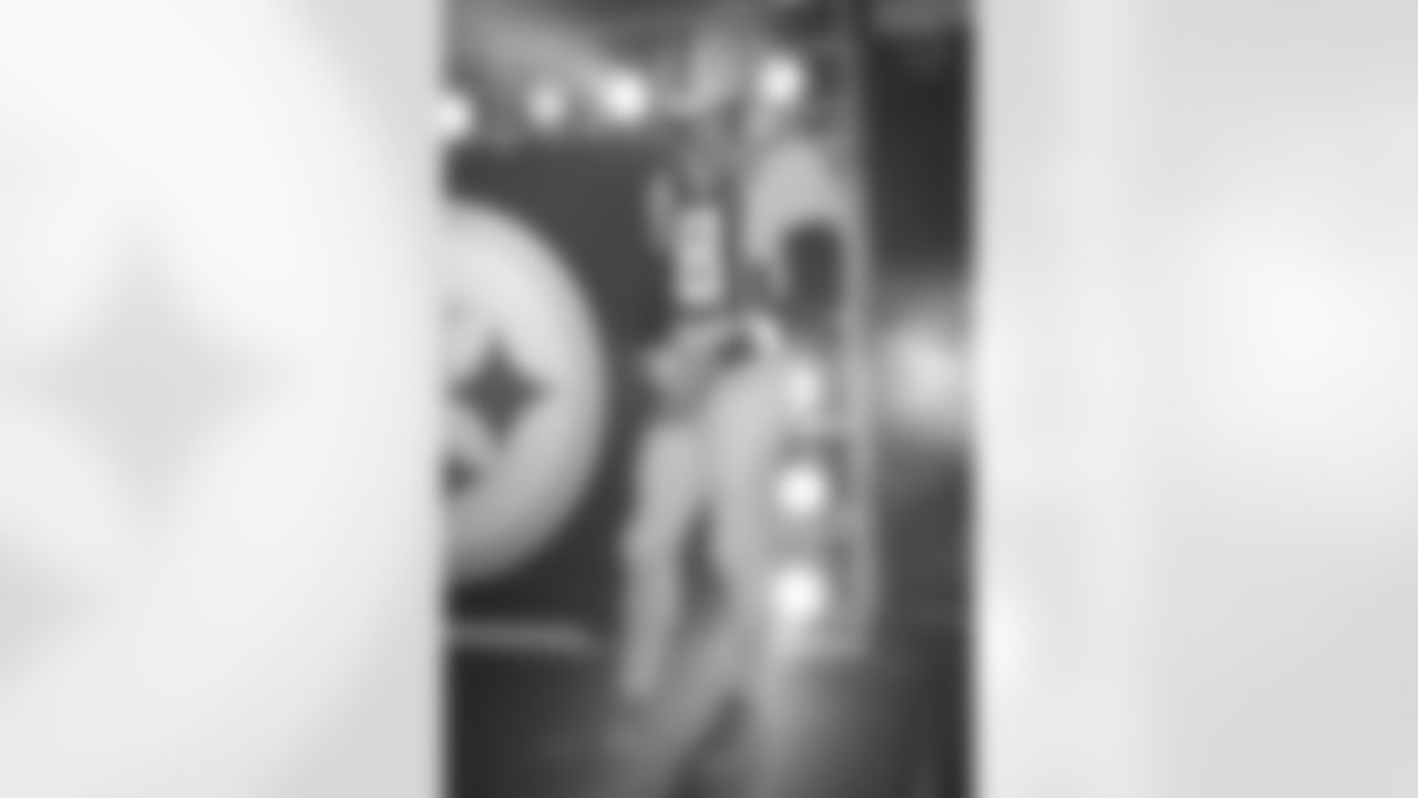 Pittsburgh Steelers quarterback Aaron Rodgers (8) during a regular season game between the Pittsburgh Steelers and the Green Bay Packers, Sunday, Oct. 26, 2025 in Pittsburgh, PA. The Packers beat the Steelers 35-25. (Karl Roser / Pittsburgh Steelers)