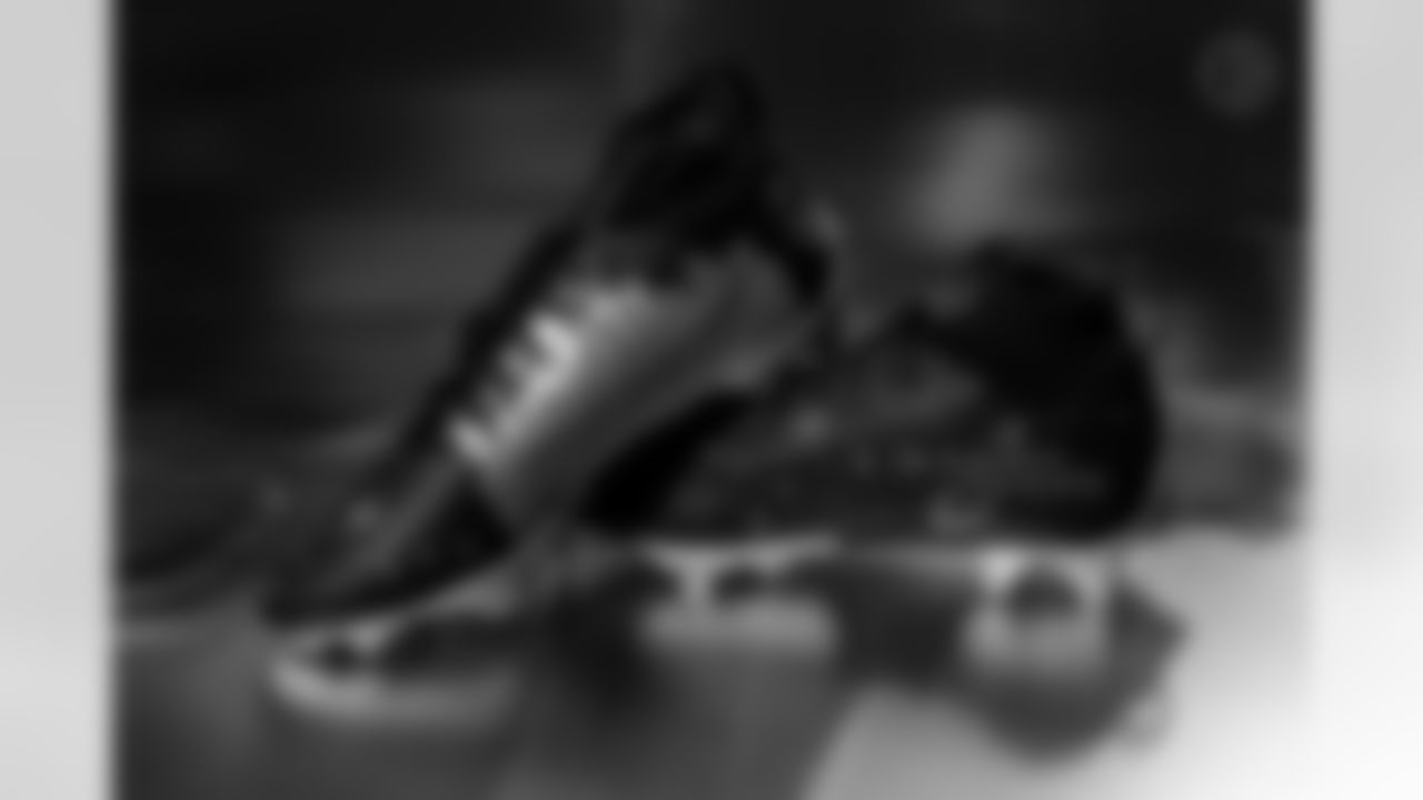 Pittsburgh Steelers cornerback James Pierre (42) will showcase his custom cleats supporting Glimmer of Hope during Week 13. (Alysa Rubin / Pittsburgh Steelers)