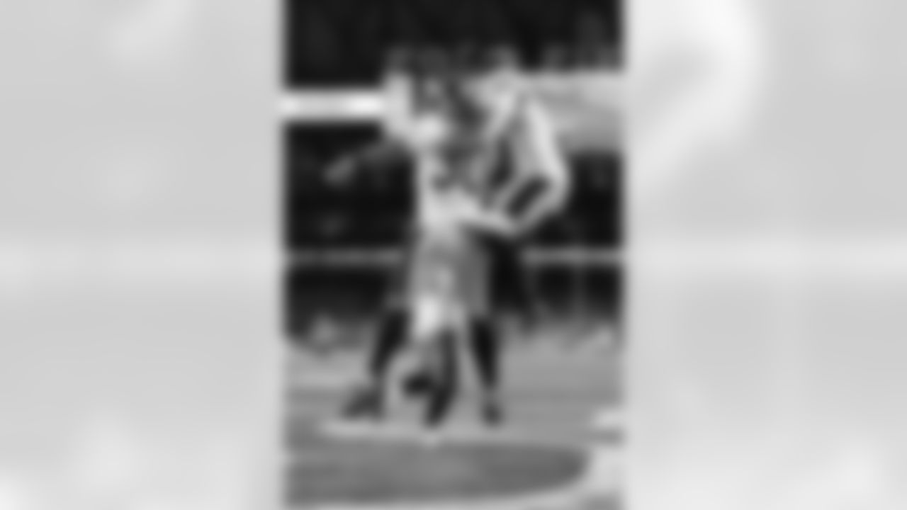 Pittsburgh Steelers running back Jaylen Warren (30) and Pittsburgh Steelers running back Kenneth Gainwell (14) during a regular season game between the Pittsburgh Steelers and the Detroit Lions, Sunday, Dec. 21, 2025 in Detroit, MI. (Alysa Rubin / Pittsburgh Steelers)