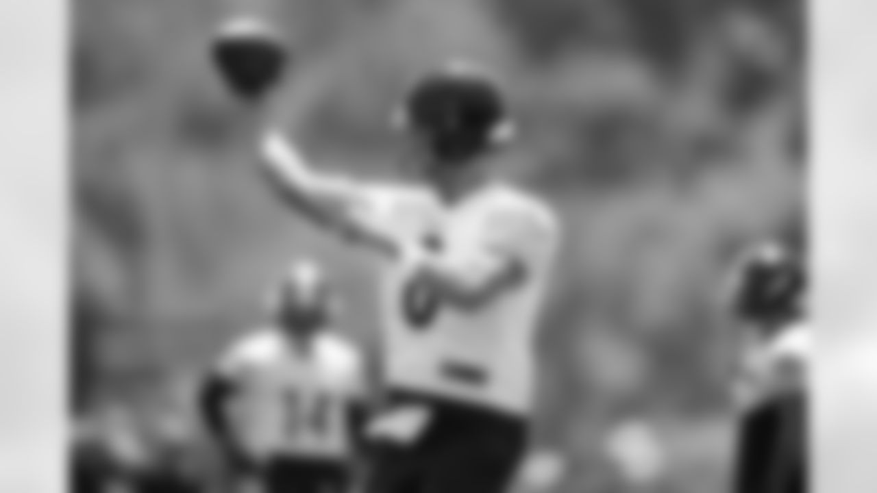 Pittsburgh Steelers quarterback Aaron Rodgers (8) practices at the UPMC Rooney Sports Complex during the 2025 minicamp, Wednesday June 11, 2025. (Alysa Rubin / Pittsburgh Steelers)