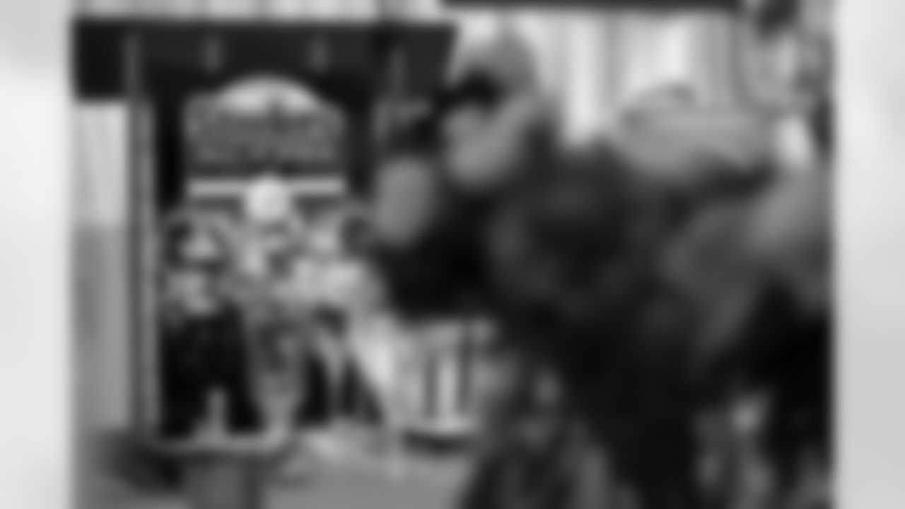 The Pittsburgh Steelers celebrate the 2025 Hall of Honor Class during the Hall of Honor Dinner Ceremony presented by U.S. Steel on Sunday, Dec. 14, 2025 in Pittsburgh, PA. (Alysa Rubin / Pittsburgh Steelers)