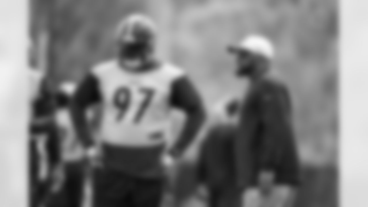Pittsburgh Steelers defensive tackle Cameron Heyward (97) and Pittsburgh Steelers head coach Mike Tomlin participate in the Organized Team Activities (OTAs), Tuesday May 27, 2025 at the UPMC Rooney Sports Complex. (Karl Roser / Pittsburgh Steelers)