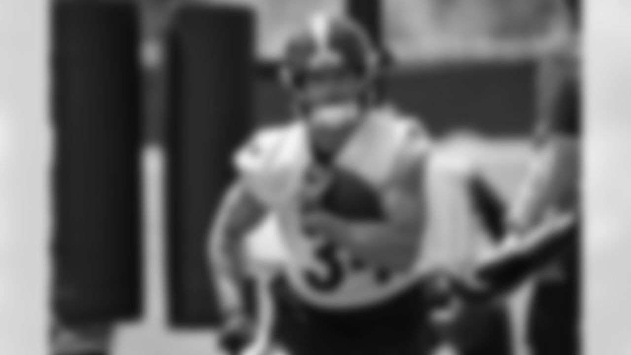 Pittsburgh Steelers running back Max Hurleman (34) practices at the UPMC Rooney Sports Complex during the 2025 minicamp, Wednesday June 11, 2025. (Alysa Rubin / Pittsburgh Steelers)