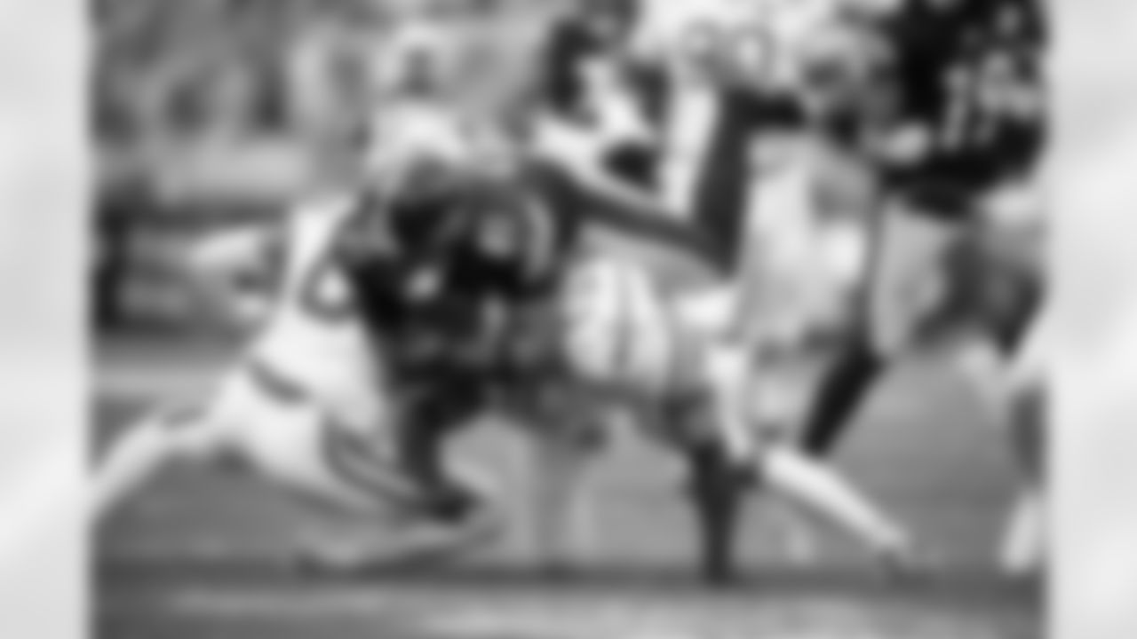 Pittsburgh Steelers tight end Jonnu Smith (81) during a regular season game between the Pittsburgh Steelers and the Indianapolis Colts, Sunday, Nov. 2, 2025 in Pittsburgh, PA. The Steelers defeated the Colts 27-20. (Karl Roser / Pittsburgh Steelers)