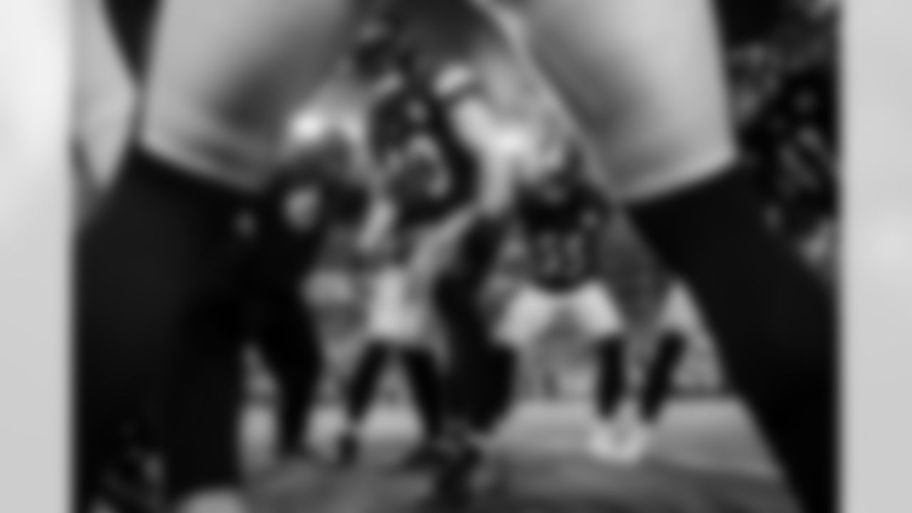 Pittsburgh Steelers linebacker T.J. Watt (90)  and the linebackers prior to a regular season game against the Baltimore Ravens, Sunday, Jan. 4, 2026 in Pittsburgh, PA. The Steelers defeated the Ravens 26-24. (Alysa Rubin / Pittsburgh Steelers)