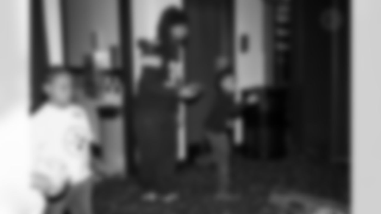 The Pittsburgh Steelers partnered with Convoy of Hope to give back to multiple community organizations in the Pittsburgh area on Tuesday, Dec. 9, 2025 in Pittsburgh, PA. (Alysa Rubin / Pittsburgh Steelers)