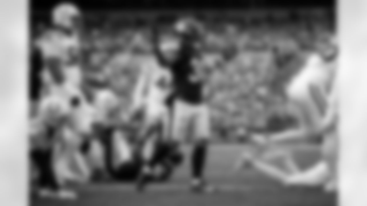 Pittsburgh Steelers running back Jaylen Warren (30) celebrates scoring a touchdown during a regular season game against the Indianapolis Colts, Sunday, Nov. 2, 2025 in Pittsburgh, PA. The Steelers defeated the Colts 27-20. (Alysa Rubin / Pittsburgh Steelers)