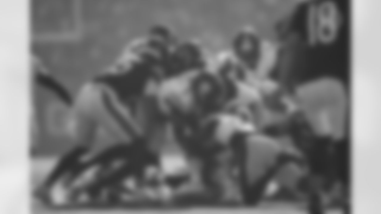 Pittsburgh Steelers cornerback Jalen Ramsey (5) and Pittsburgh Steelers cornerback Joey Porter Jr. (24) during a regular season game between the Pittsburgh Steelers and the Chicago Bears, Sunday, Nov. 23, 2025 in Chicago, IL. (Alysa Rubin / Pittsburgh Steelers)