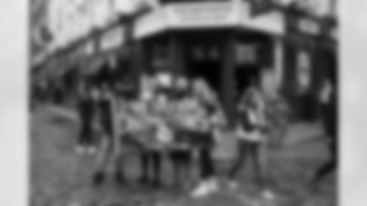 The Steelers host fans at Fitzsimons Temple Bar on Saturday, Sept. 27, 2025 in Dublin, Ireland. (Ben McShane / Pittsburgh Steelers)