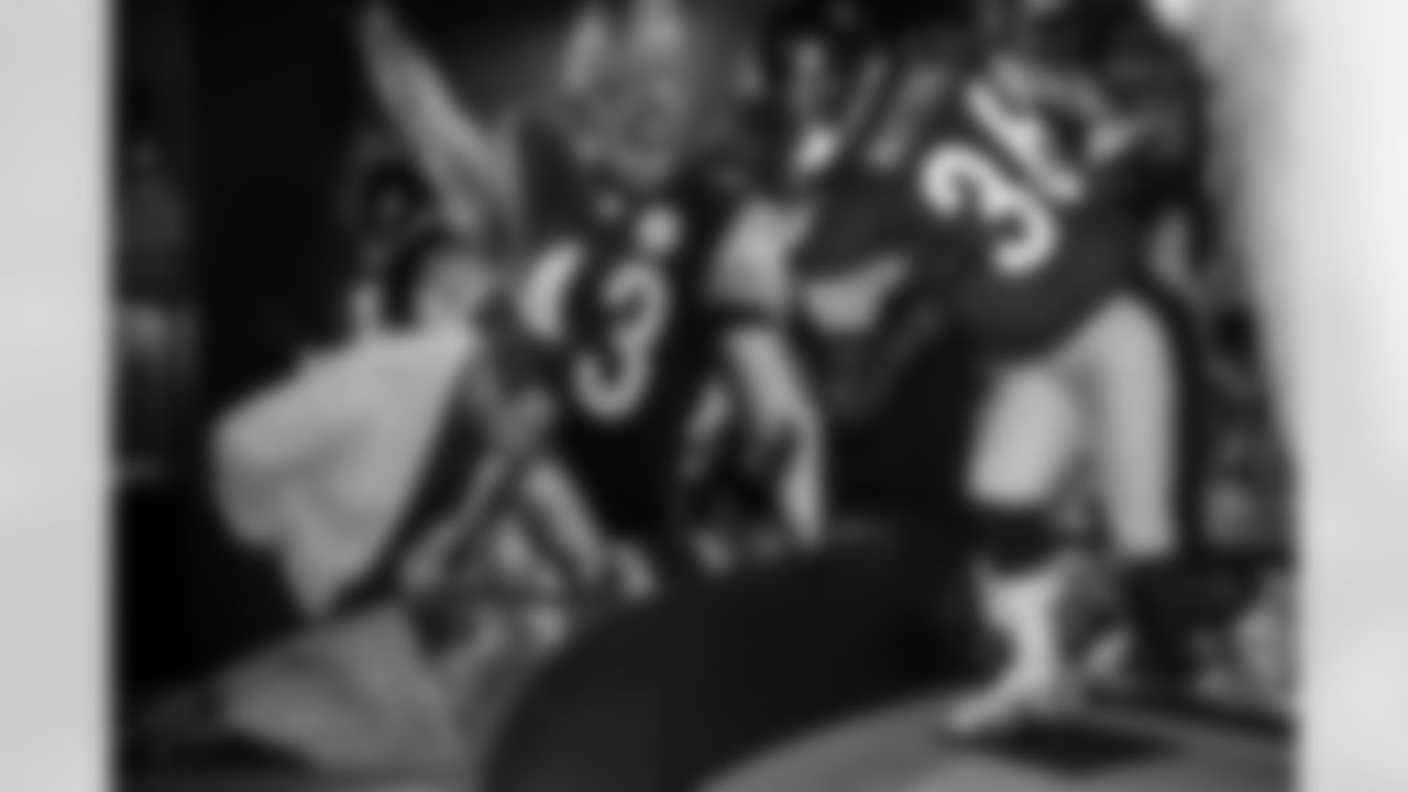 The Pittsburgh Steelers celebrated the 20th anniversary of Super Bowl XL during the Alumni Weekend Dinner at Acrisure Stadium benefitting the UPMC Sports Medicine Concussion Program, Saturday, Nov. 1, 2025 in Pittsburgh, PA. (Alysa Rubin / Pittsburgh Steelers)