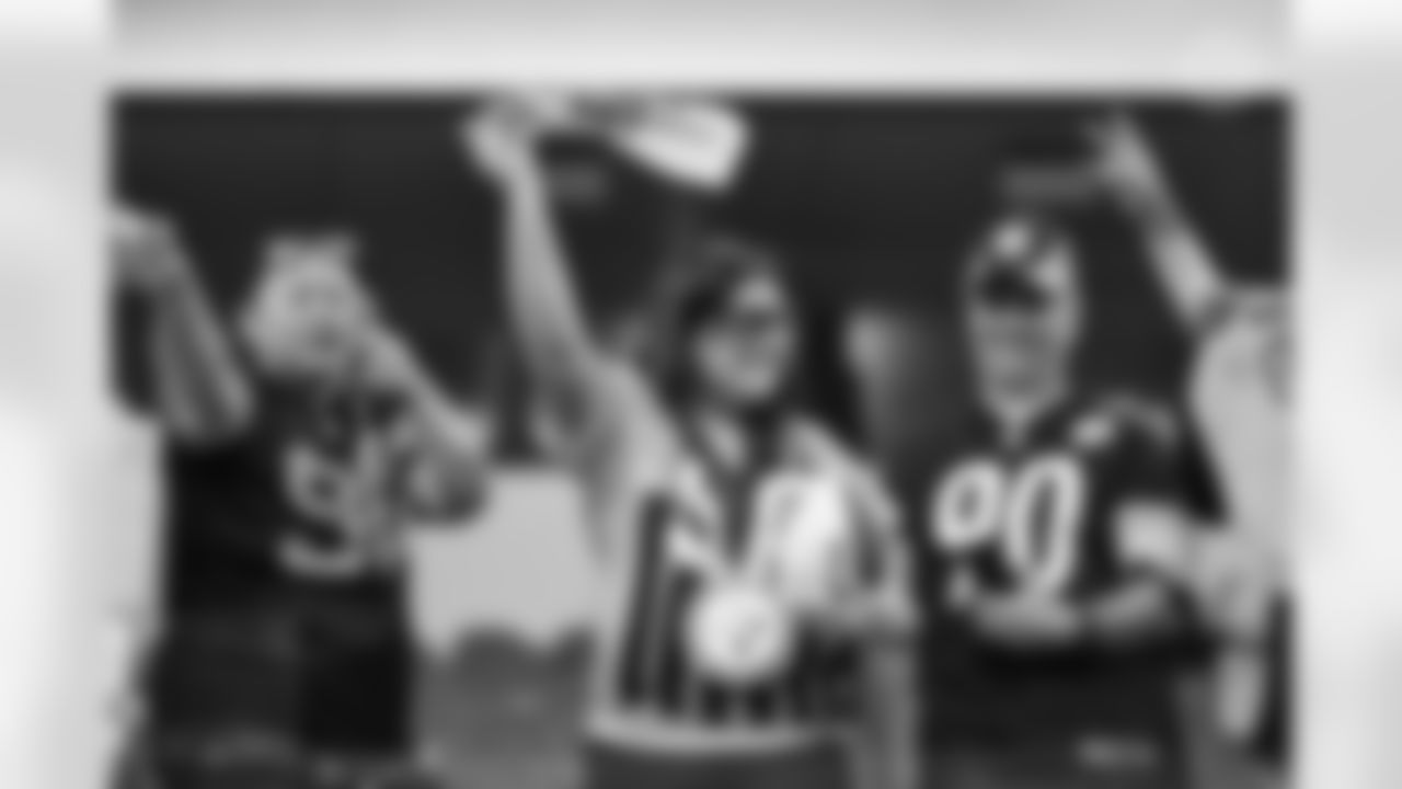 Fans during a regular season game between the Pittsburgh Steelers and the Los Angeles Chargers, Sunday, Nov. 9, 2025 in Inglewood, CA. (Karl Roser / Pittsburgh Steelers)