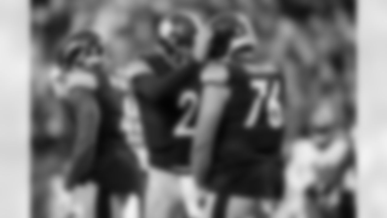 Pittsburgh Steelers quarterback Mason Rudolph (2) and Pittsburgh Steelers offensive tackle Troy Fautanu (76) during a regular season game between the Pittsburgh Steelers and the Cincinnati Bengals, Sunday, Nov. 16, 2025 in Pittsburgh, PA. The Steelers defeated the Bengals 34-12. (Karl Roser / Pittsburgh Steelers)