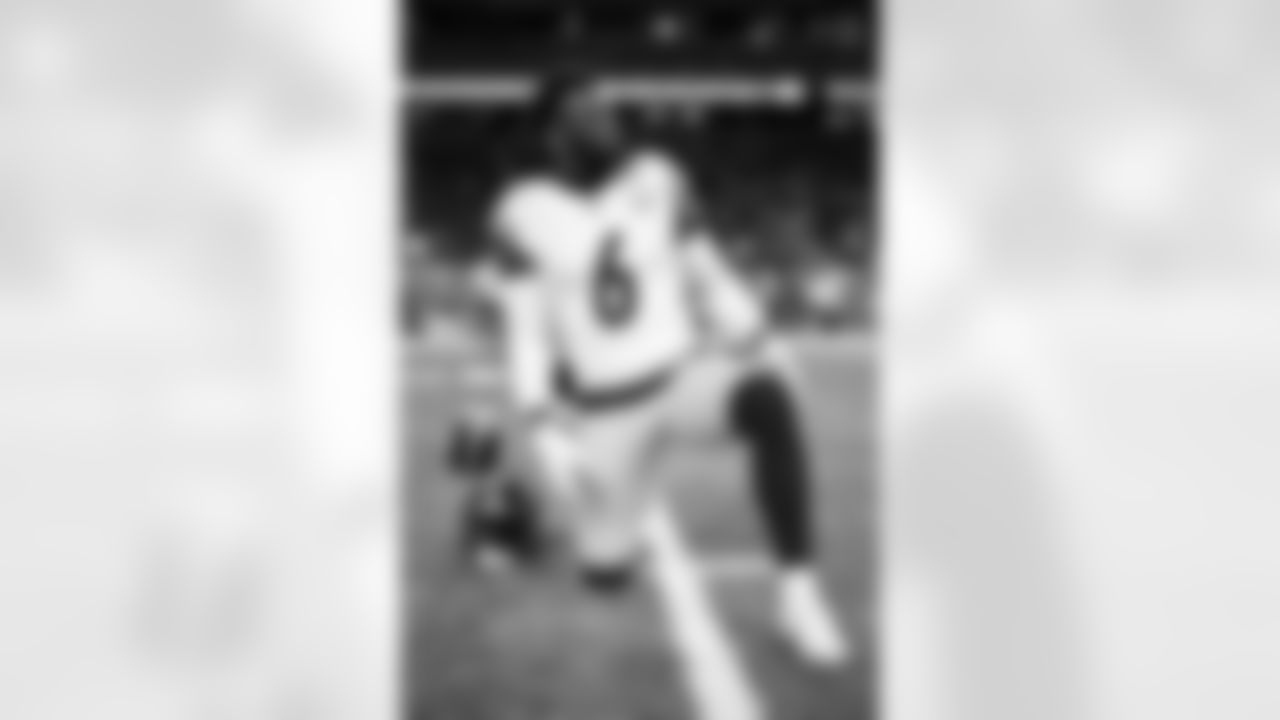 Pittsburgh Steelers linebacker Patrick Queen (6) prior to a preseason game between the Pittsburgh Steelers and the Detroit Lions, on Saturday August 24, 2024 in Detroit, Michigan. (Alysa Rubin / Pittsburgh Steelers)