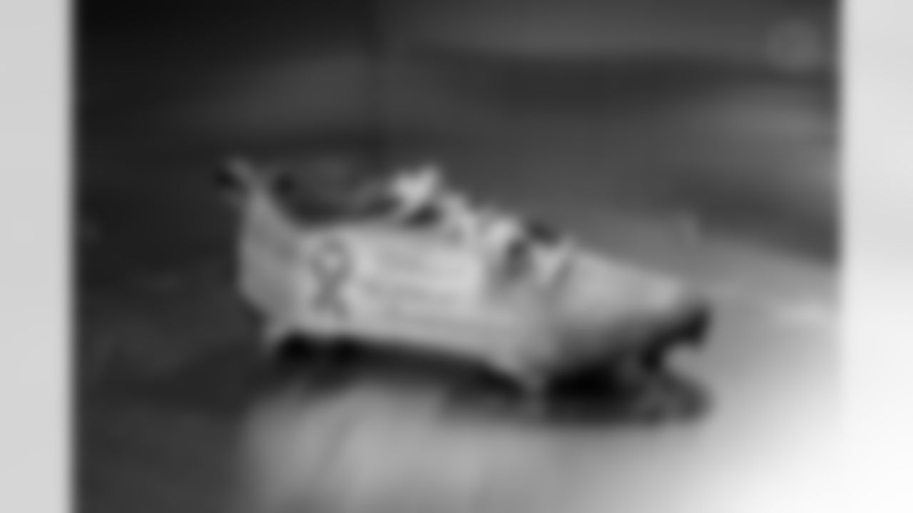 Pittsburgh Steelers cornerback/punt returner Donte Kent (34) will showcase his custom cleats supporting breast cancer awareness during Week 13. (Alysa Rubin / Pittsburgh Steelers)