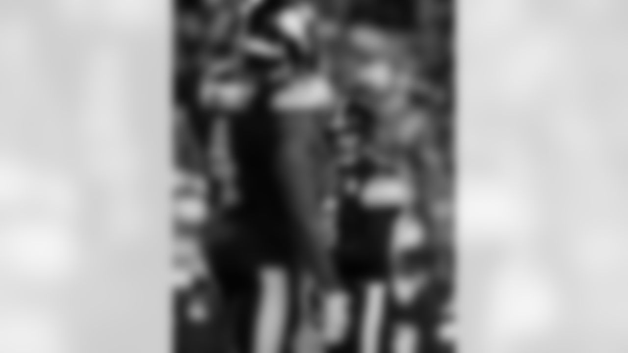 Pittsburgh Steelers quarterback Aaron Rodgers (8) during a regular season game between the Pittsburgh Steelers and the Miami Dolphins, Monday, Dec. 15, 2025 in Pittsburgh, PA. The Steelers defeated the Dolphins 28-15. (Alysa Rubin / Pittsburgh Steelers)