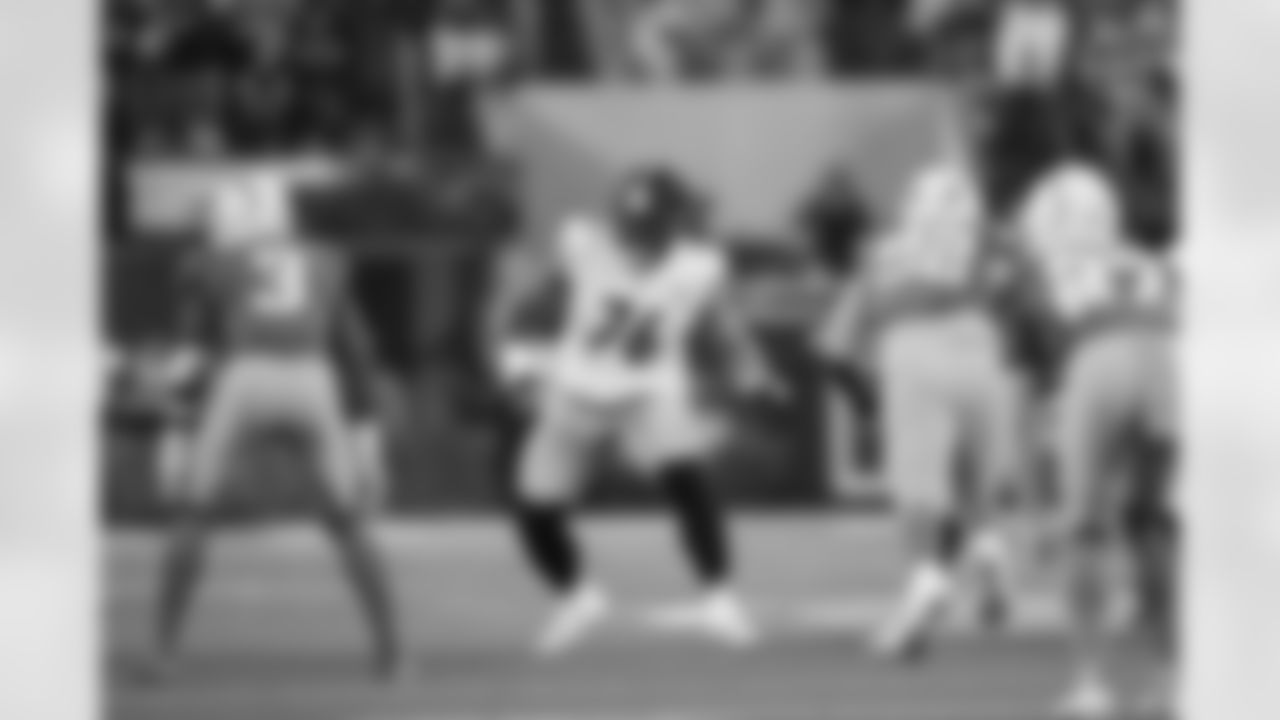 Pittsburgh Steelers offensive tackle Troy Fautanu (76) during a regular season game between the Pittsburgh Steelers and the Los Angeles Chargers, Sunday, Nov. 9, 2025 in Inglewood, CA. (Alysa Rubin / Pittsburgh Steelers)