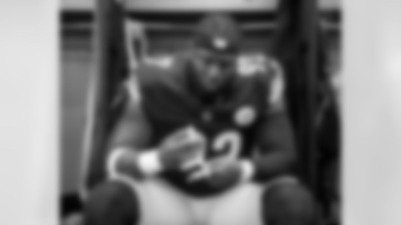 Pittsburgh Steelers defensive tackle Esezi Otomewo (93) prior to a regular season game between the Pittsburgh Steelers and the Cincinnati Bengals, Sunday, Nov. 16, 2025 in Pittsburgh, PA. The Steelers defeated the Bengals 34-12. (Karl Roser / Pittsburgh Steelers)