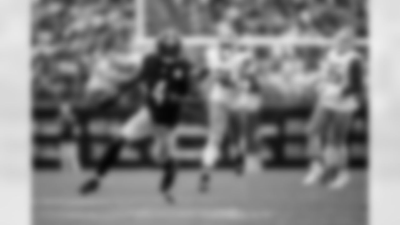 Pittsburgh Steelers wide receiver DK Metcalf (4) runs the ball during a regular season game against the Cleveland Browns, Sunday, Oct. 12, 2025 in Pittsburgh, PA. The Steelers defeated the Browns 23-9. (Alysa Rubin/ Pittsburgh Steelers)