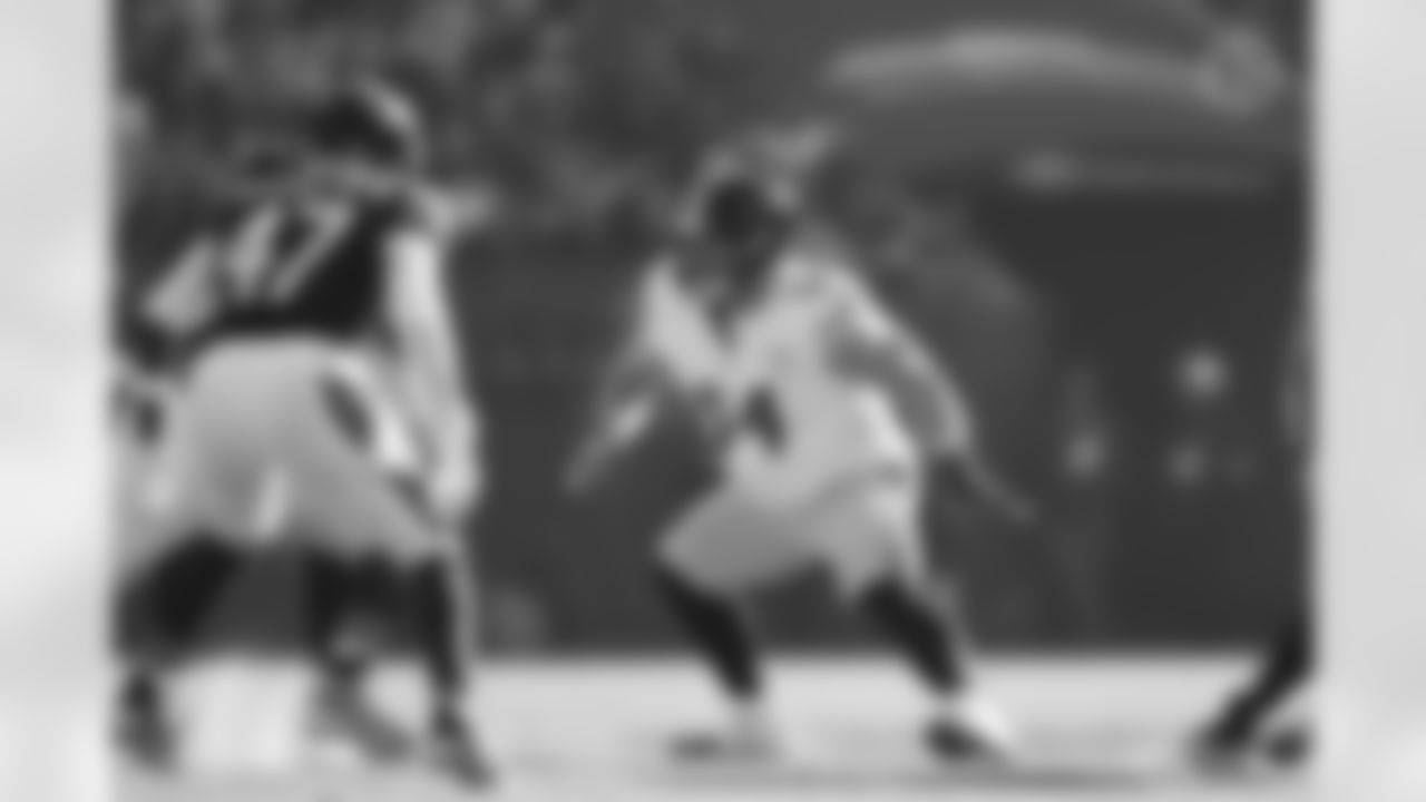 Pittsburgh Steelers center Zach Frazier (54) during a regular season game between the Pittsburgh Steelers and the Chicago Bears, Sunday, Nov. 23, 2025 in Chicago, IL. (Alysa Rubin / Pittsburgh Steelers)