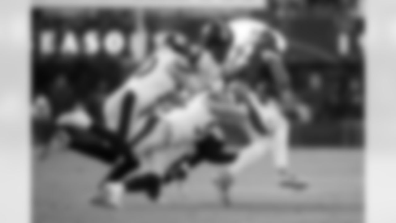 Pittsburgh Steelers safety Jabrill Peppers (40), Pittsburgh Steelers linebacker T.J. Watt (90), and Pittsburgh Steelers linebacker Cole Holcomb (55) during a regular season game between the Pittsburgh Steelers and the Baltimore Ravens, Sunday, Dec. 7, 2025 in Baltimore, MD. The Steelers defeated the Ravens 27-22. (Karl Roser / Pittsburgh Steelers)