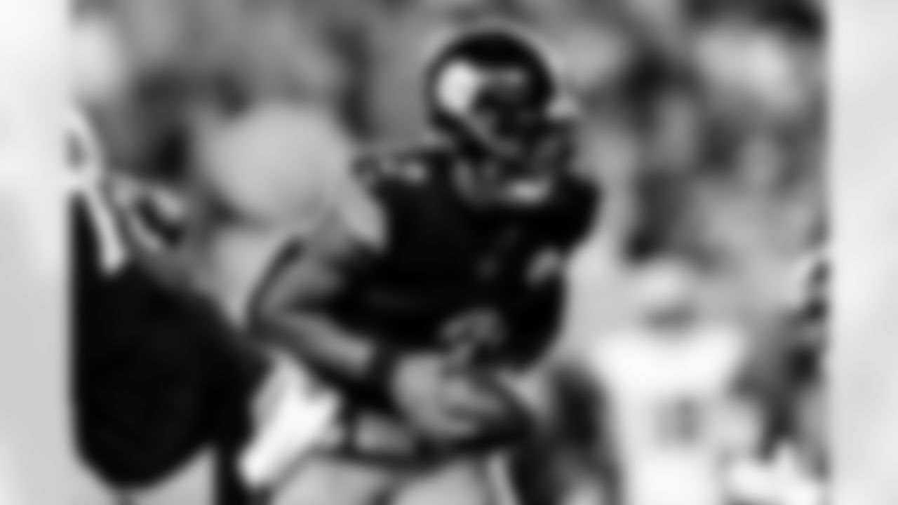 Pittsburgh Steelers quarterback Justin Fields (2) during a regular season game between the Pittsburgh Steelers and the Dallas Cowboys, Sunday, Oct. 6, 2024 in Pittsburgh, PA. (Alysa Rubin / Pittsburgh Steelers)