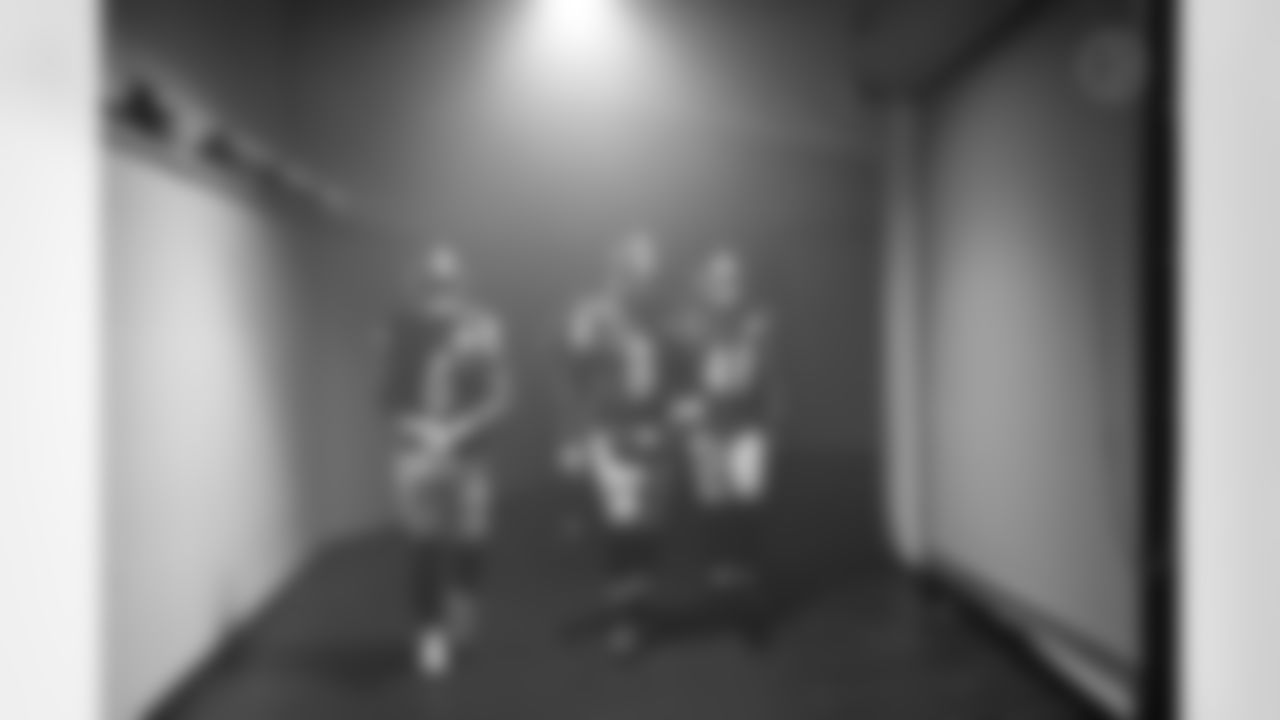 Pittsburgh Steelers quarterback Aaron Rodgers (8), linebacker Patrick Queen (6) and defensive back Sebastian Castro (49) during a regular season game between the Pittsburgh Steelers and the Baltimore Ravens, Sunday, Jan. 4, 2026 in Pittsburgh, PA. (Karl Roser / Pittsburgh Steelers)