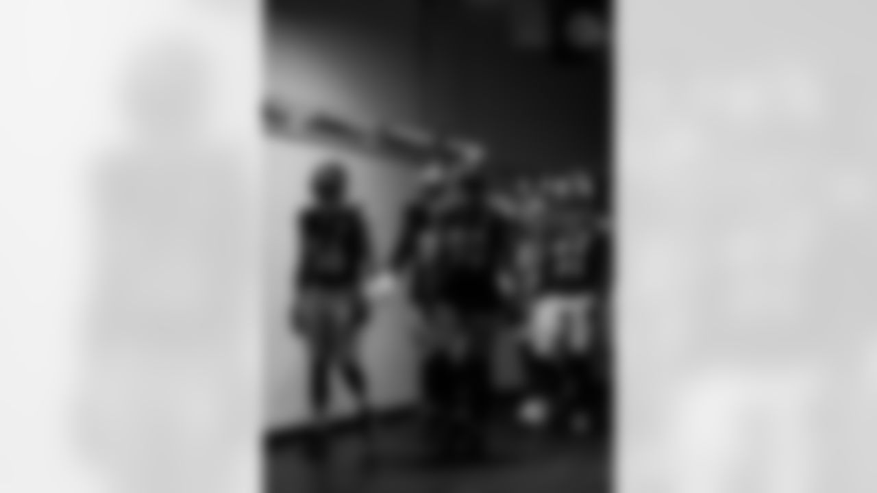 Pittsburgh Steelers linebacker Alex Highsmith (56), Pittsburgh Steelers linebacker T.J. Watt (90) and Pittsburgh Steelers linebacker Nick Herbig (51) prior to a regular season game between the Pittsburgh Steelers and the Seattle Seahawks, Sunday, Sept. 14, 2025 in Pittsburgh, PA. The Seahawks beat the Steelers 31-17. (Taylor Ollason / Pittsburgh Steelers)