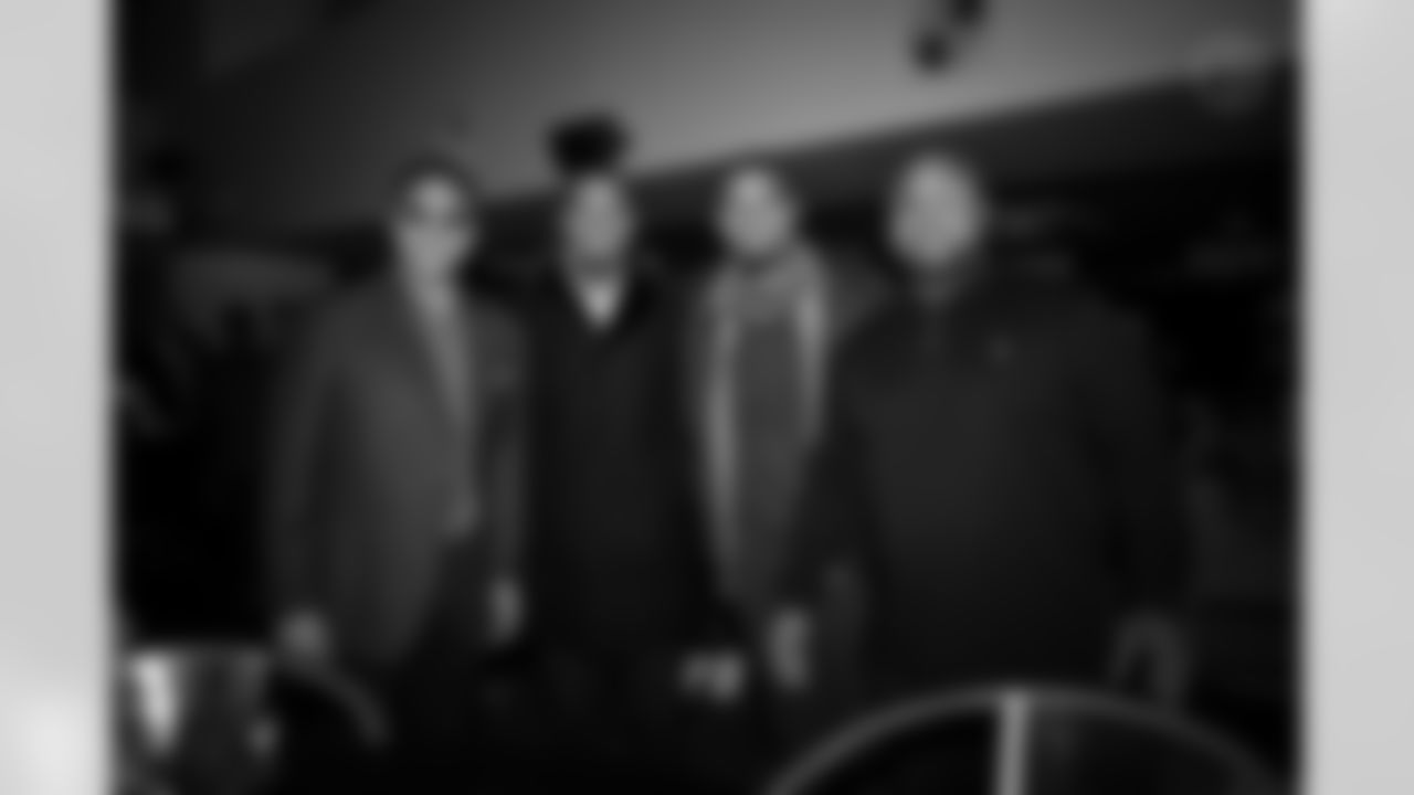 The Pittsburgh Steelers celebrate the 2025 Hall of Honor Class during the Hall of Honor Dinner Ceremony presented by U.S. Steel on Sunday, Dec. 14, 2025 in Pittsburgh, PA. (Alysa Rubin / Pittsburgh Steelers)