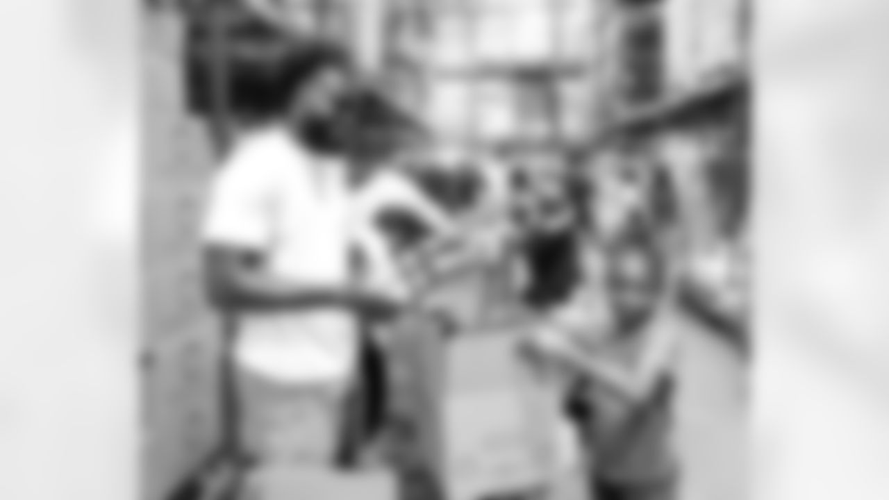 An image from the June 6th, 2025 HEB Sacks for Hunger with Will Anderson Jr. at the Houston Food Bank in Houston, TX.
