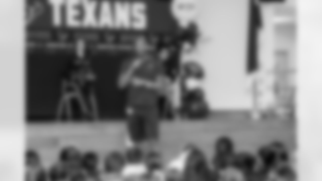 An image from the March 18th, 2025 Reading with the Pros at Tijerina Elementary School in Houston, TX.