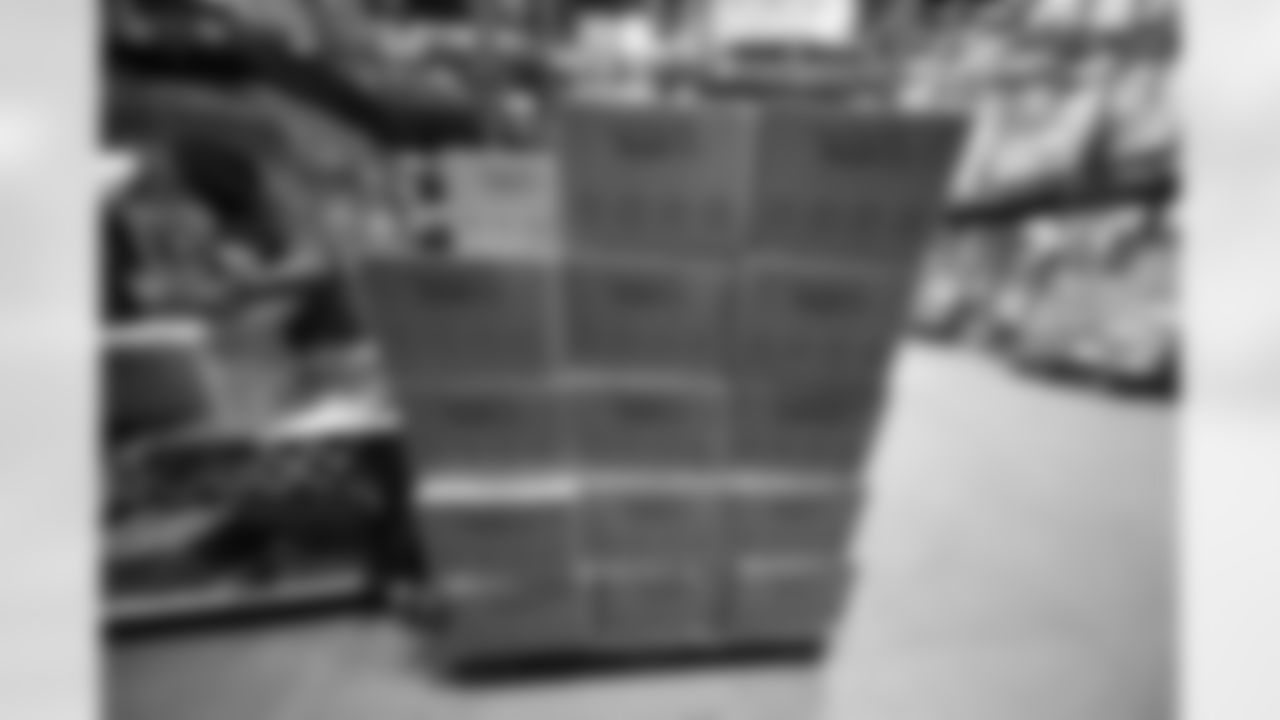 An image from the June 6th, 2025 HEB Sacks for Hunger with Will Anderson Jr. at the Houston Food Bank in Houston, TX.