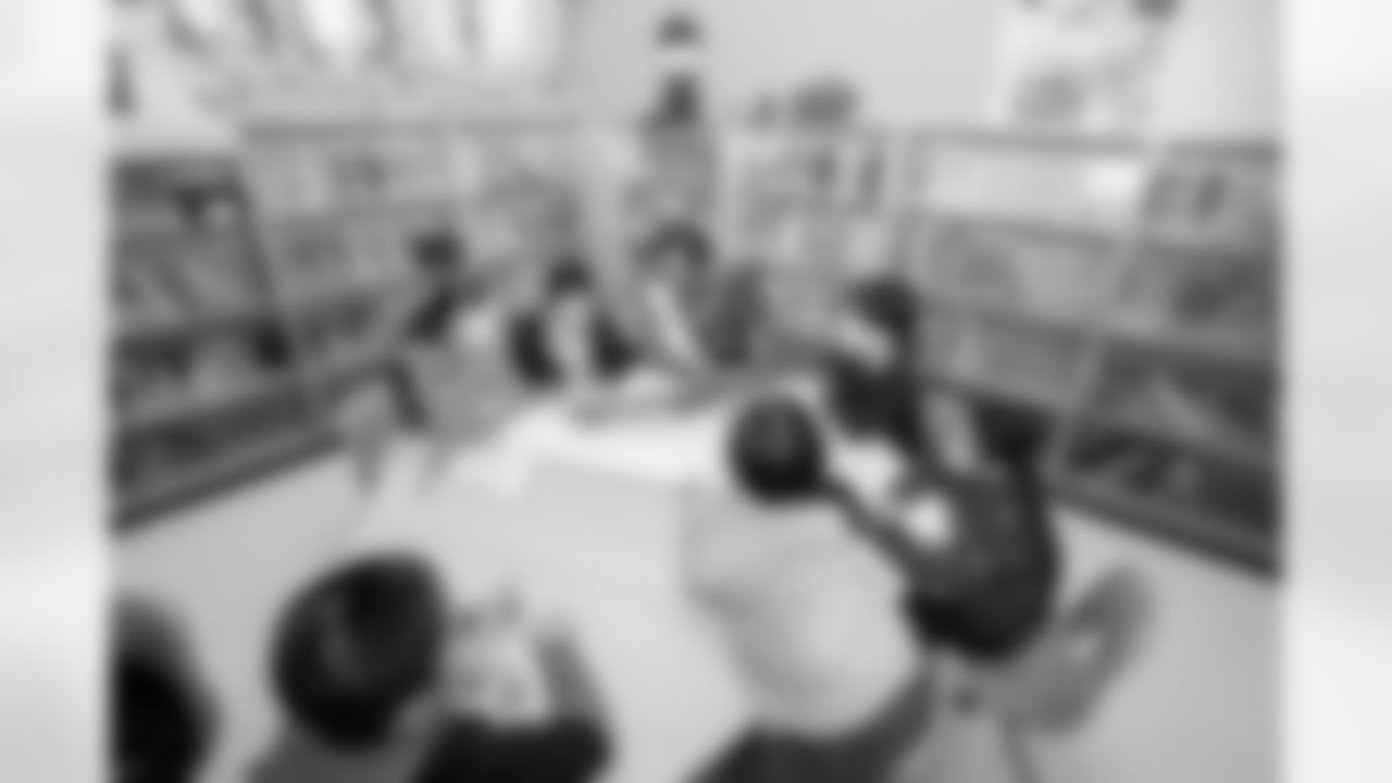 An image from the March 18th, 2025 Reading with the Pros at Tijerina Elementary School in Houston, TX.