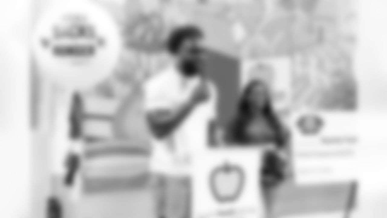An image from the June 6th, 2025 HEB Sacks for Hunger with Will Anderson Jr. at the Houston Food Bank in Houston, TX.