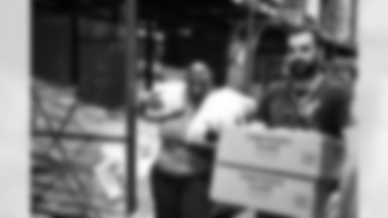 An image from the June 6th, 2025 HEB Sacks for Hunger with Will Anderson Jr. at the Houston Food Bank in Houston, TX.