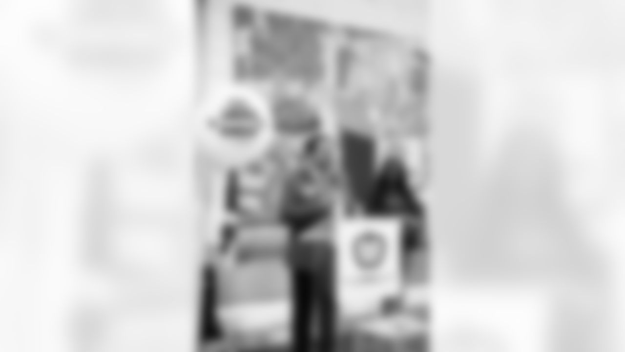 An image from the June 6th, 2025 HEB Sacks for Hunger with Will Anderson Jr. at the Houston Food Bank in Houston, TX.