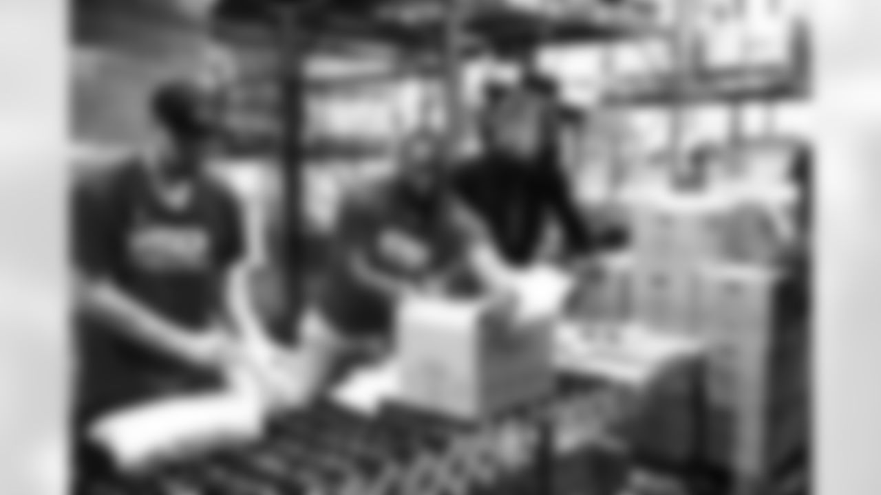 An image from the June 6th, 2025 HEB Sacks for Hunger with Will Anderson Jr. at the Houston Food Bank in Houston, TX.