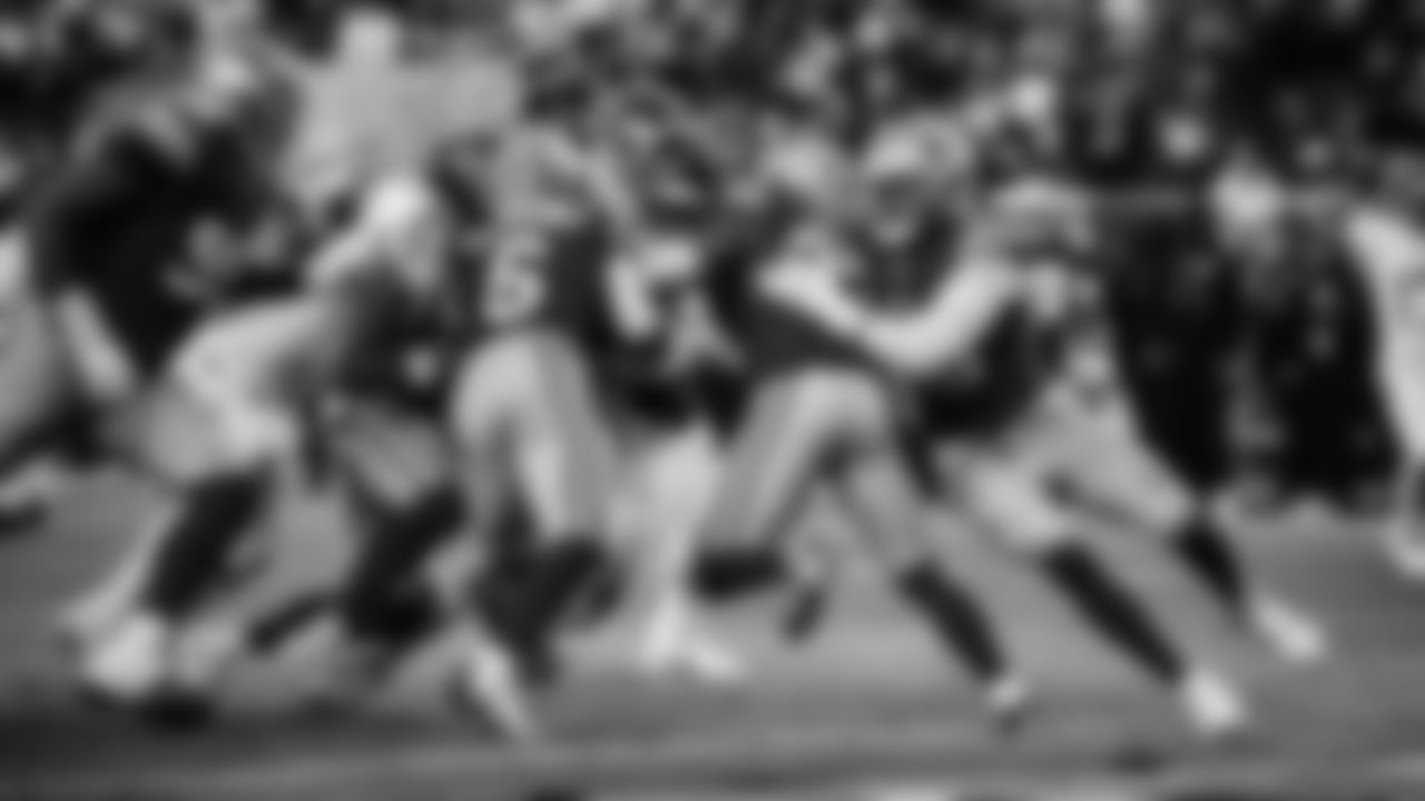 The Tennessee Titans and the San Francisco 49ers compete at Levi's Stadium on December 14, 2025 in San Francisco, CA. Photo By Donald Page/Tennessee Titans