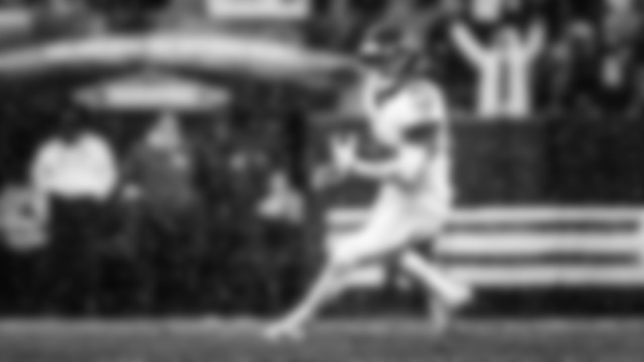 during the game between the Tennessee Titans and the Cleveland Browns at Huntington Bank Field on December 07, 2025 in Cleveland, OH. Photo By Jessie Rogers /Tennessee Titans