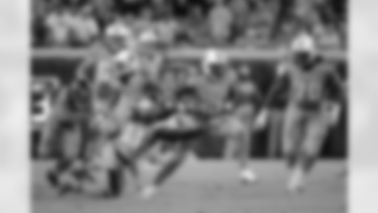 Tennessee Titans running back Antonio Andrews (26) breaks away from Jacksonville Jaguars cornerback Davon House (31) for a short gain during the first half of an NFL football game in Jacksonville, Fla., Thursday, Nov. 19, 2015.(AP Photo/Phelan M. Ebenhack)