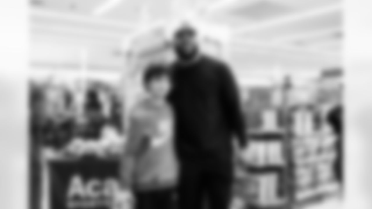 Defensive tackle Jeffery Simmons #98 of the Tennessee Titans partners with Big Brothers Big Sisters to take kids shopping at Academy Sports on December 09, 2025 in Nashville, TN. Photo By Jessie Rogers/Tennessee Titans