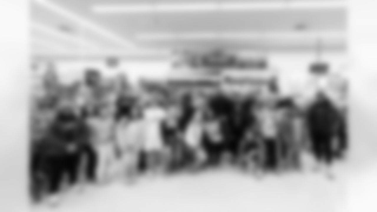 Defensive tackle Jeffery Simmons #98 of the Tennessee Titans partners with Big Brothers Big Sisters to take kids shopping at Academy Sports on December 09, 2025 in Nashville, TN. Photo By Jessie Rogers/Tennessee Titans