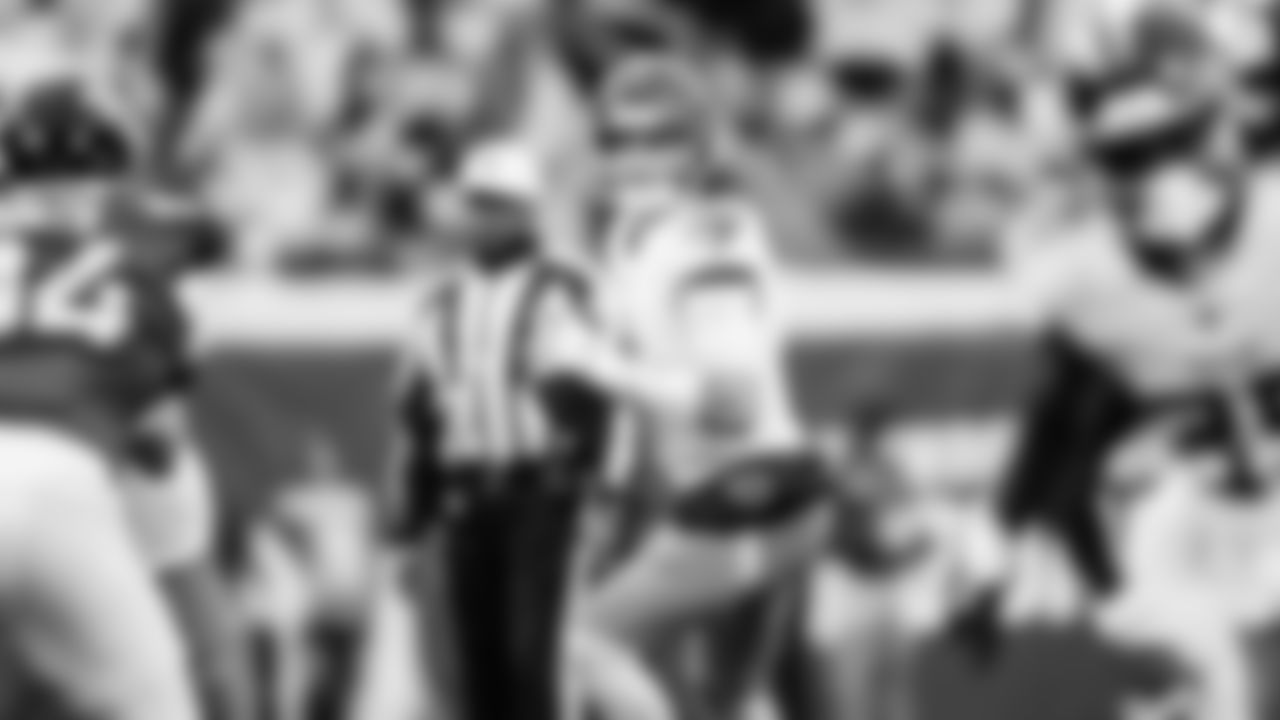 The Tennessee Titans and the Jacksonville Jaguars compete at EverBank Stadium on December 29, 2024 in Jacksonville, FL. Photo By //YOUR NAME///Tennessee Titans
