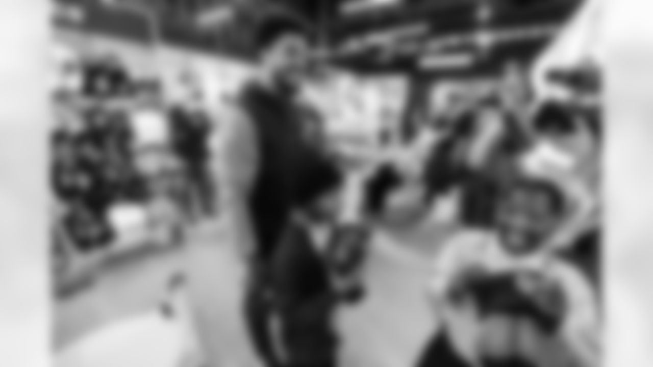 Amani Hooker Christmas Shopping Spree on December 09, 2025 in Nashville, TN. Photo By Beau Brune/Tennessee Titans