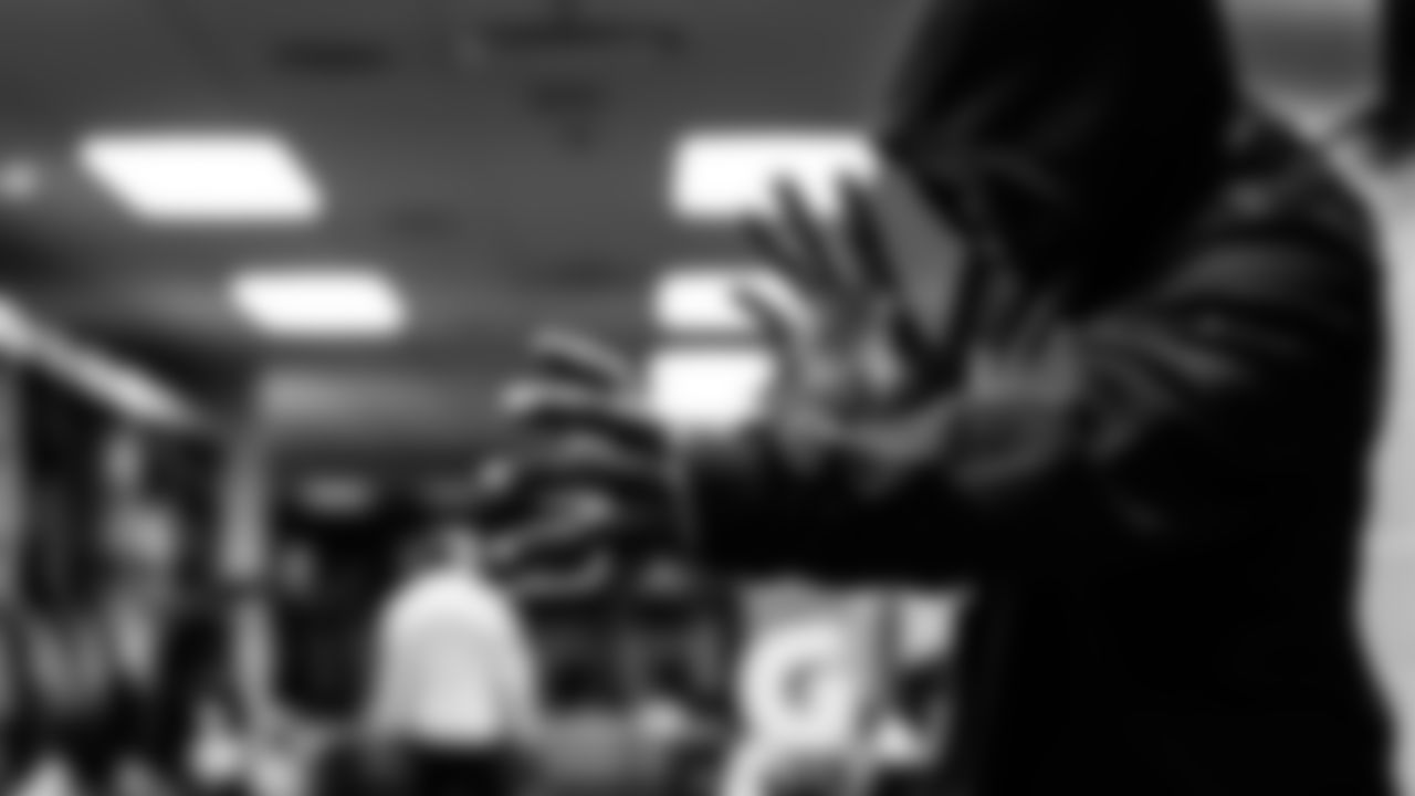 Outside linebacker Arden Key #49 of the Tennessee Titans before the game between the Tennessee Titans and the San Francisco 49ers at Levi's Stadium on December 14, 2025 in San Francisco, CA. Photo By Donald Page/Tennessee Titans