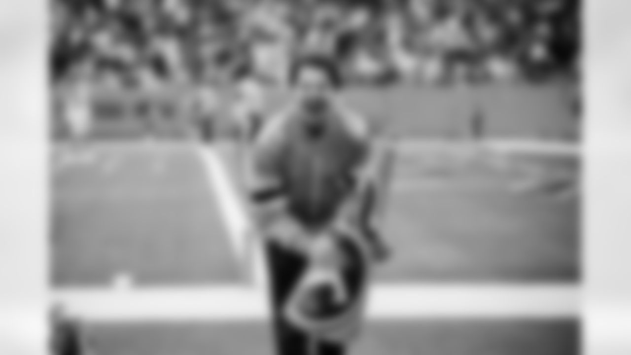 Tennessee Titans Cheerleaders during the game between the Tennessee Titans and the Los Angeles Chargers at Nissan Stadium on November 02, 2025 in Nashville, TN. Photo By Kaitlyn Hungerford/Tennessee Titans