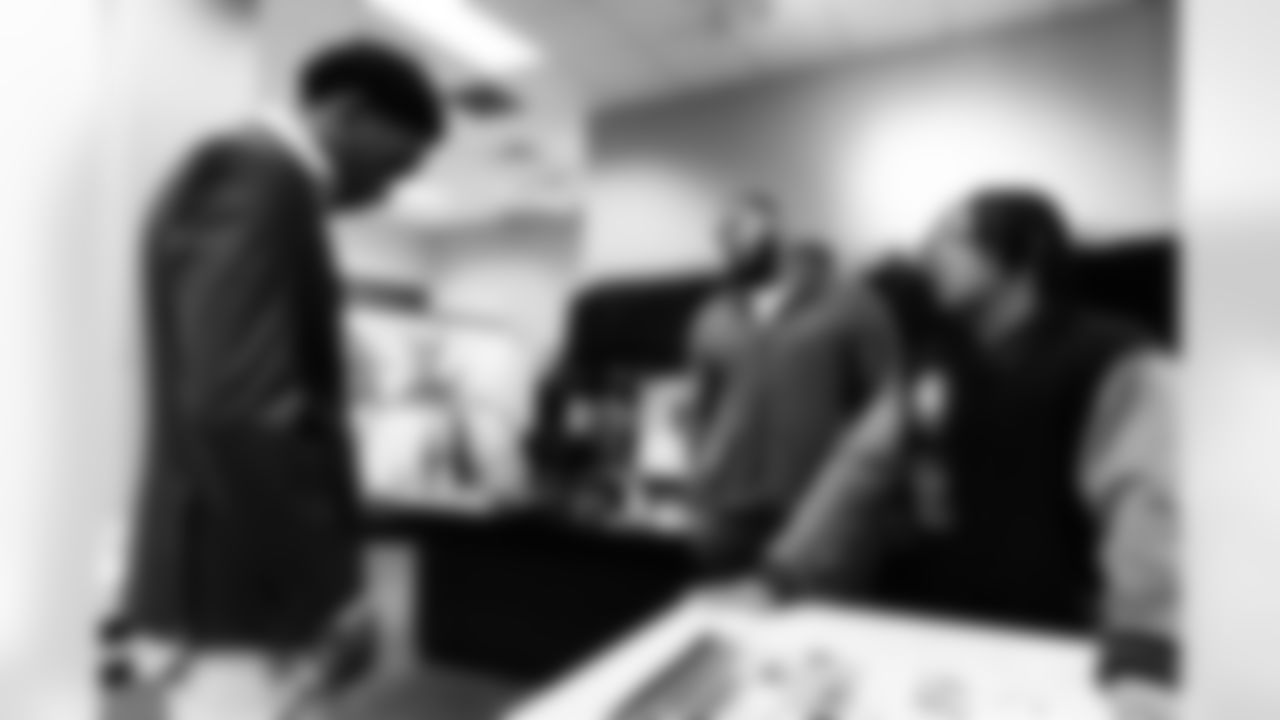 Defensive tackle Jeffery Simmons #98 of the Tennessee Titans hosts 5 high school seniors to get fitted for suits at Men's Warehouse on December 17, 2024 in Franklin, TN. Photo By Jessie Rogers/Tennessee Titans