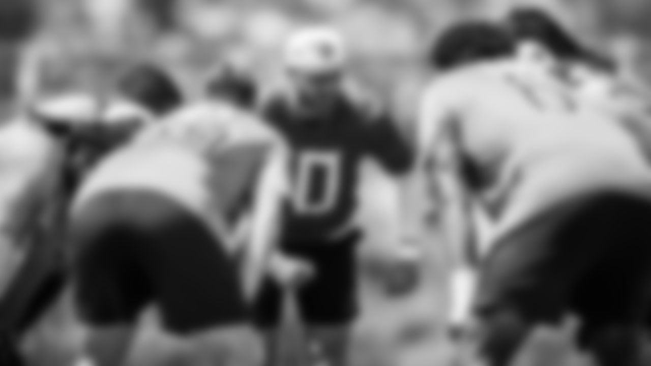 Quarterback Brandon Allen #10 of the Tennessee Titans in the huddle during phase 2 workouts at the Ascension Saint Thomas Sports Park on May 14, 2025 in Nashville, TN. Photo By Donald Page/Tennessee Titans