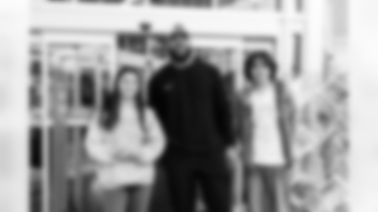 Defensive tackle Jeffery Simmons #98 of the Tennessee Titans partners with Big Brothers Big Sisters to take kids shopping at Academy Sports on December 09, 2025 in Nashville, TN. Photo By Jessie Rogers/Tennessee Titans