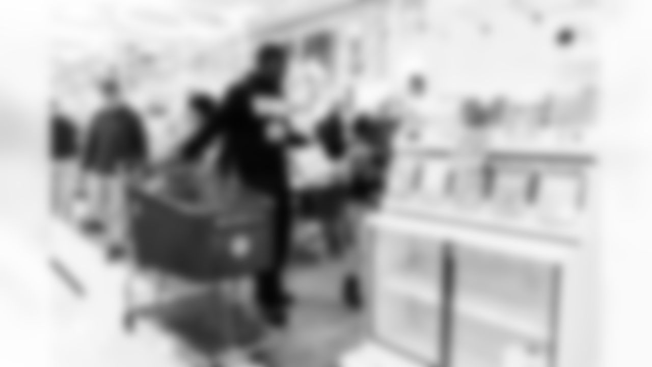 Quarterback Cam Ward #1 of the Tennessee Titans partners with Preston Taylor Ministries to take 8 kids holiday shopping on December 16, 2025 in Nashville, TN. Photo By Jessie Rogers/Tennessee Titans