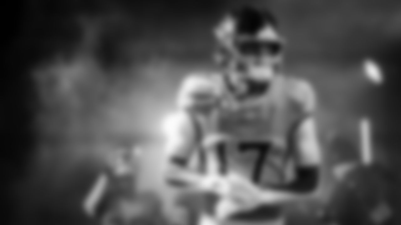 The Tennessee Titans and the Los Angeles Chargers compete at Nissan Stadium on November 02, 2025 in Nashville, TN. Photo B Jessie Rogers/Tennessee Titans